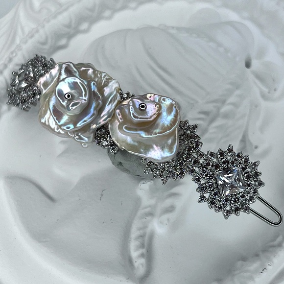 ?? Handmade Premium Freshwater Keshi Multi Layer Pearl Flower ? Hair Clip